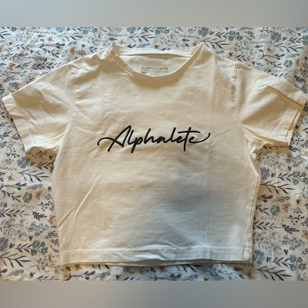 Alphalete lifestyle fit cropped top